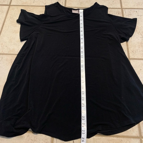 Chico's Black Cold Shoulder Top - Size 2 - Picture 8 of 8